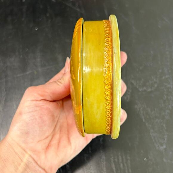 Vintage Trinket Box- Daisies- Yellow- oval- 4 in diameter- wooden- cottagecore - Picture 6 of 6